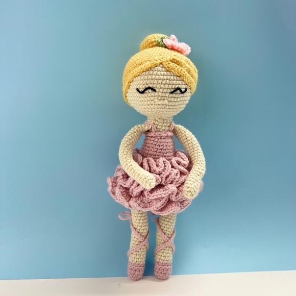 Handcrafted Ballerina doll crochet in pink - Picture 8 of 14